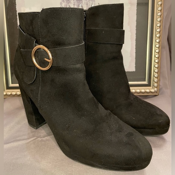 Lauren Conrad- Black Suede Ankle Boots with Side Zipper. Size 10 - Picture 2 of 8